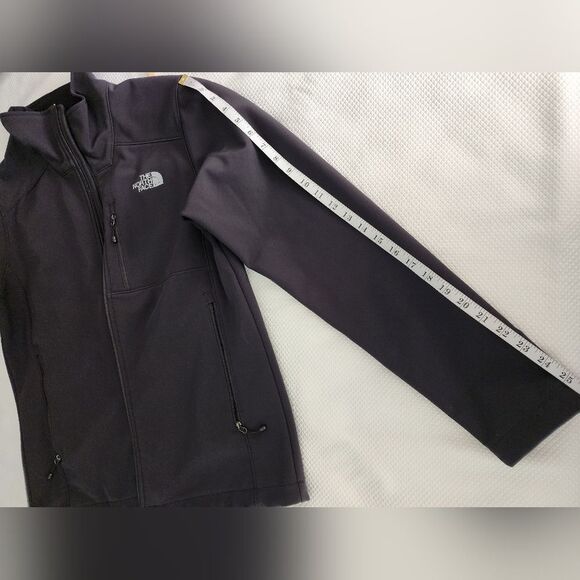 The North Face Men's Dark Black Performance Jacket - Picture 14 of 15